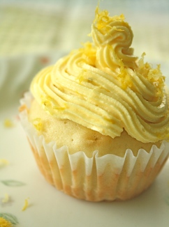 lemon cupcakes. mmmmmmm.