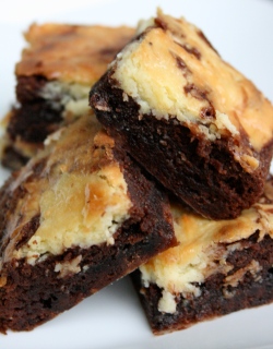 I'm not really fan of brownies of cheesecake but these are just irresistable!