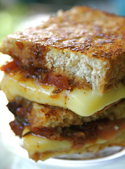 grilled cheese with apple tamrillo chutney